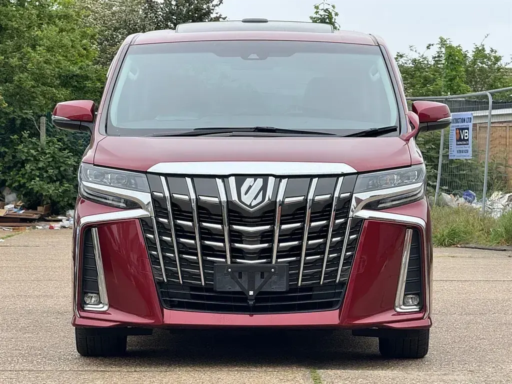 Begagnad Toyota Alphard 182 HK (133 kW) 2019 Brun Minibuss