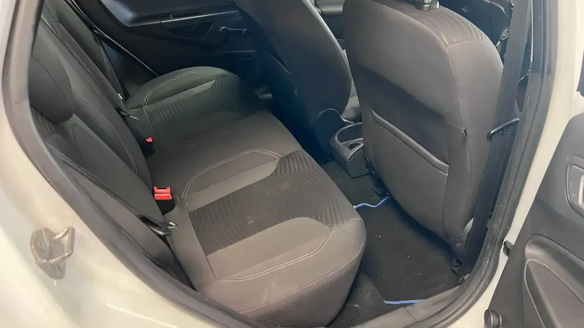 Used Ford Fiesta Zetec 82 HP (60 kW) 2013 White Hatchback
