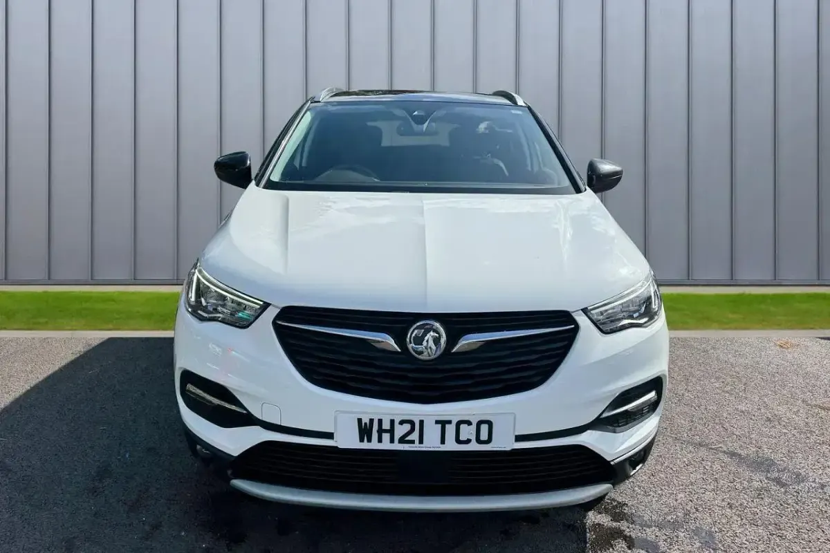 Used Vauxhall Grandland X Edition 128 HP (94 kW) 2021 White SUV