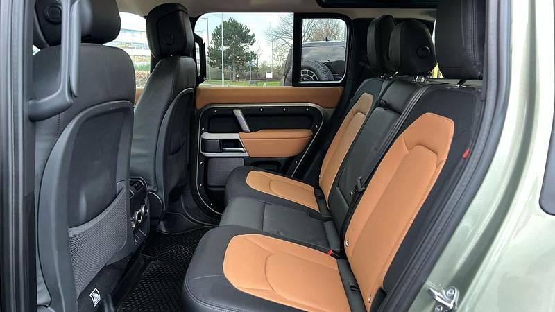 Used Land Rover Defender HSE Dynamic 404 HP (297 kW) 2024 Green Estate