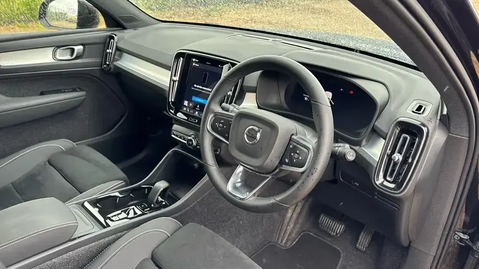 Used Volvo XC40 Plus 197 HP (144 kW) 2025 Black SUV