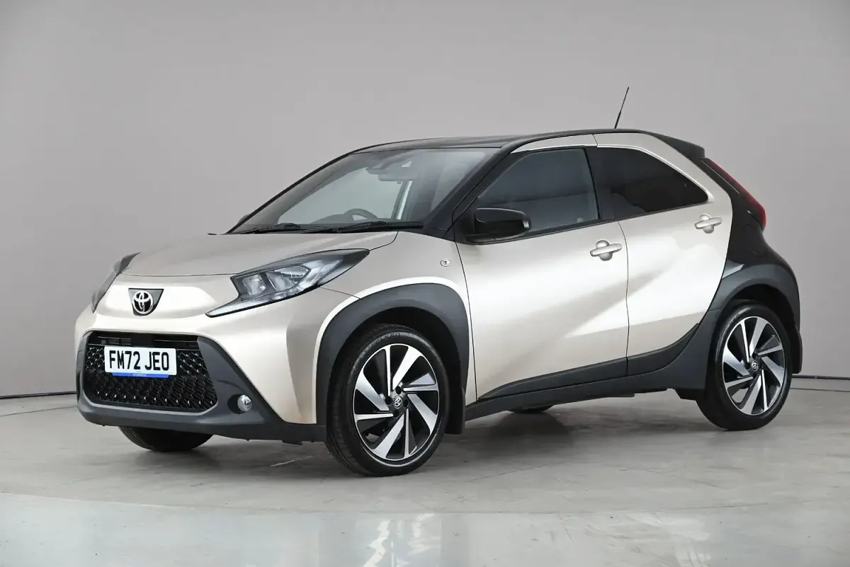 Used Toyota Aygo X 72 HP (52 kW) 2022 Beige SUV