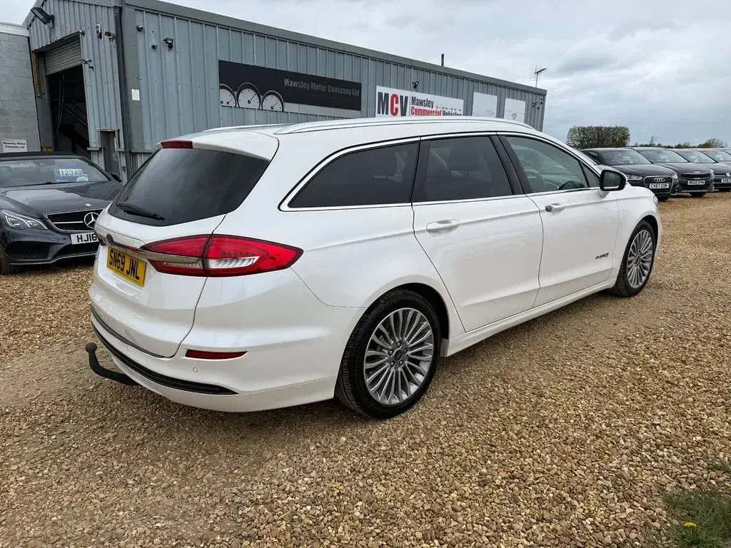 Used Ford Mondeo Titanium 187 HP (137 kW) 2019 White Estate