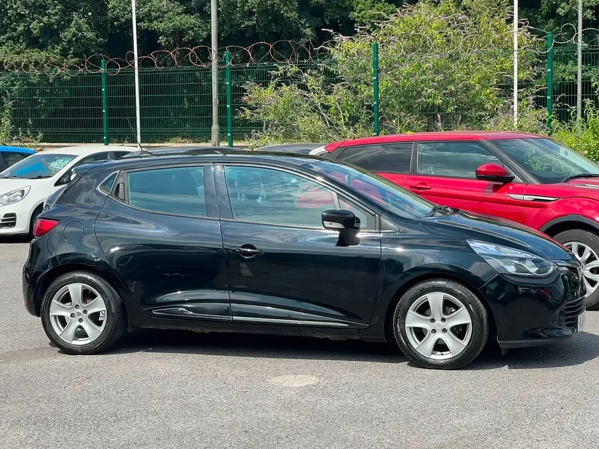 Used Renault Clio Dynamique 90 HP (66 kW) 2014 Black Hatchback