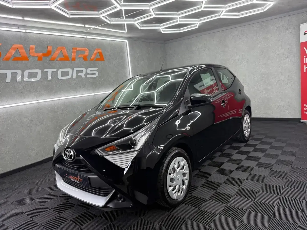 Used Toyota Aygo X-play 71 HP (52 kW) 2020 Black Hatchback