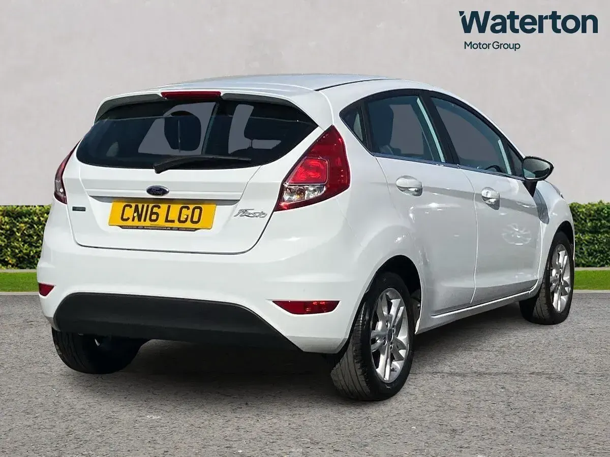 Used Ford Fiesta Zetec 2016 White Hatchback