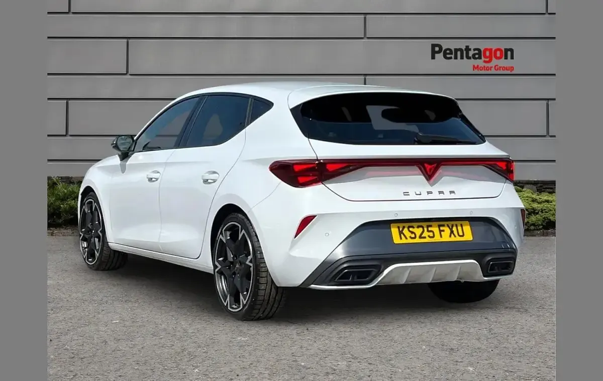 Used Cupra Leon 147 HP (108 kW) 2025 White Hatchback