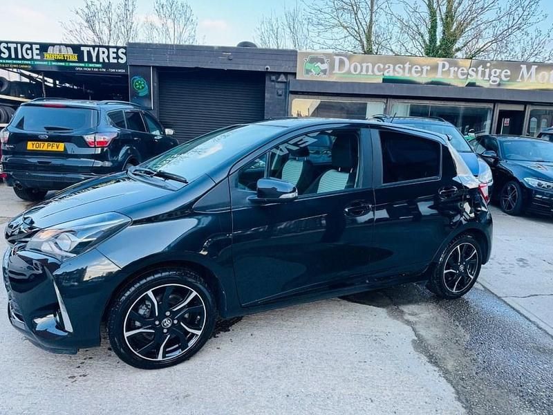 Used Toyota Yaris Hybrid Design 2018 Black Hatchback