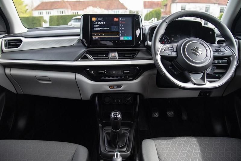 Used Suzuki Swift 82 HP (60 kW) 2024 White Hatchback