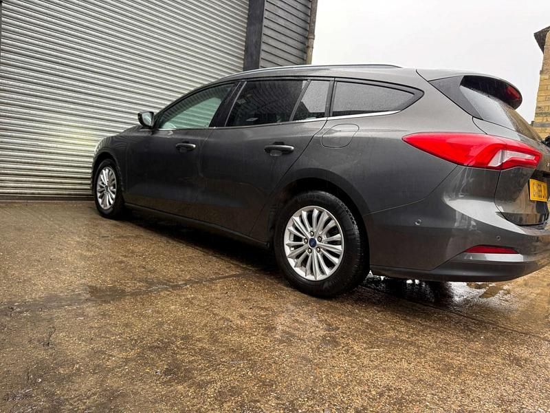 Used Ford Focus Titanium 125 HP (91 kW) 2019 Grey Estate