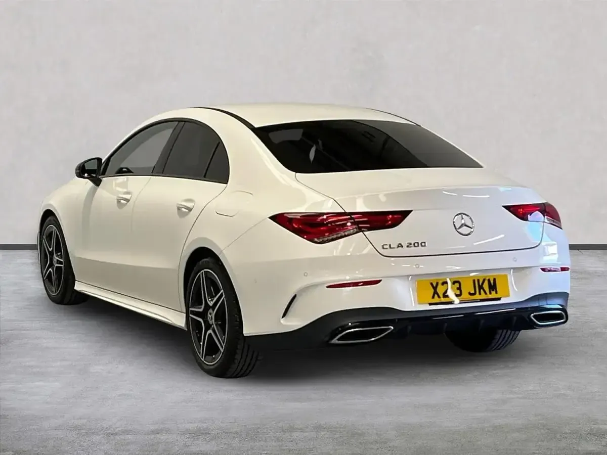 Używany Mercedes CLA200 Executive 2023 Biały Coupe