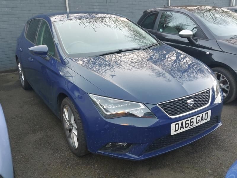 Used Seat Leon SE Dynamic 110 HP (80 kW) 2016 Blue Hatchback