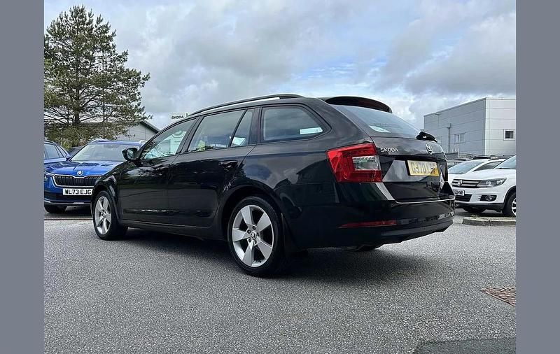 Used Skoda Octavia SE Drive 147 HP (108 kW) 2020 Black magic pearl effect Estate