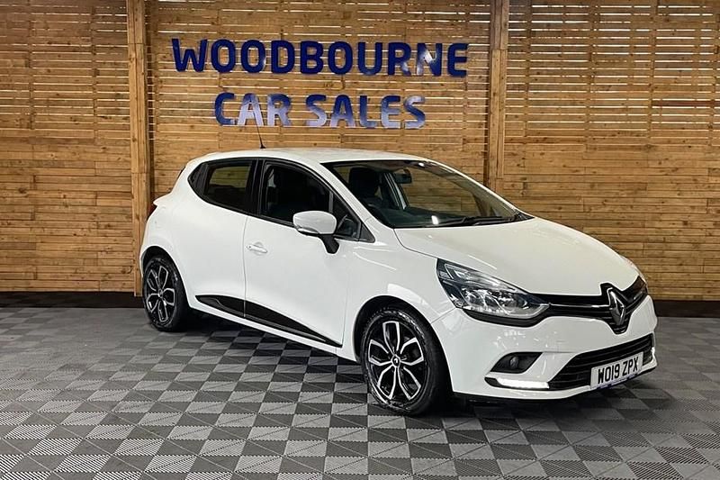 Used Renault Clio IV Play 75 HP (55 kW) 2019 White Hatchback