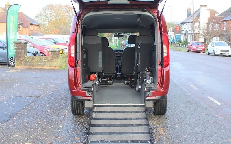 Used Fiat Doblò Lounge 95 HP (69 kW) 2019 MPV