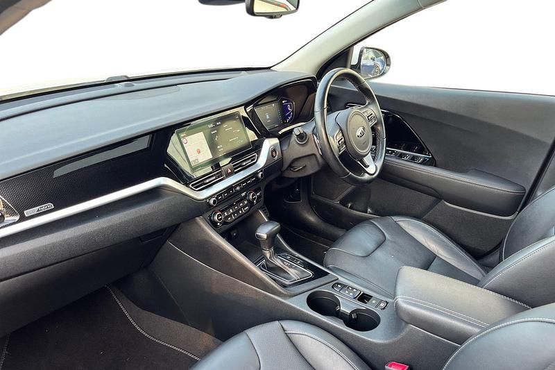 Used Kia Niro 141 HP (103 kW) 2019 White pearl SUV