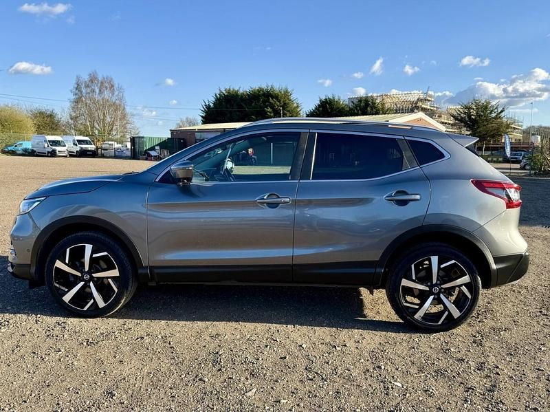 Used Nissan Qashqai Tekna 110 HP (80 kW) 2017 Grey SUV