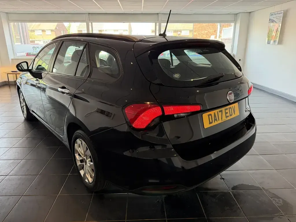 Used Fiat Tipo Easy Plus 120 HP (88 kW) 2017 Black Estate