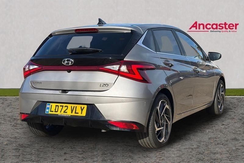 Used Hyundai i20 Premium 100 HP (73 kW) 2022 Bronze Hatchback