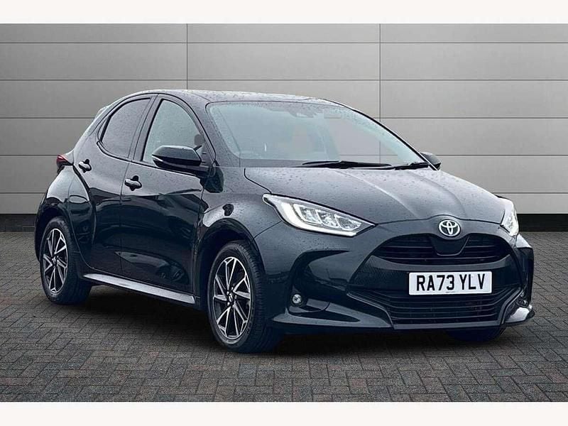 Black Used 2024 Toyota Yaris Hybrid Design Hatchback | £18,195 (Fair price) - Image 1/4