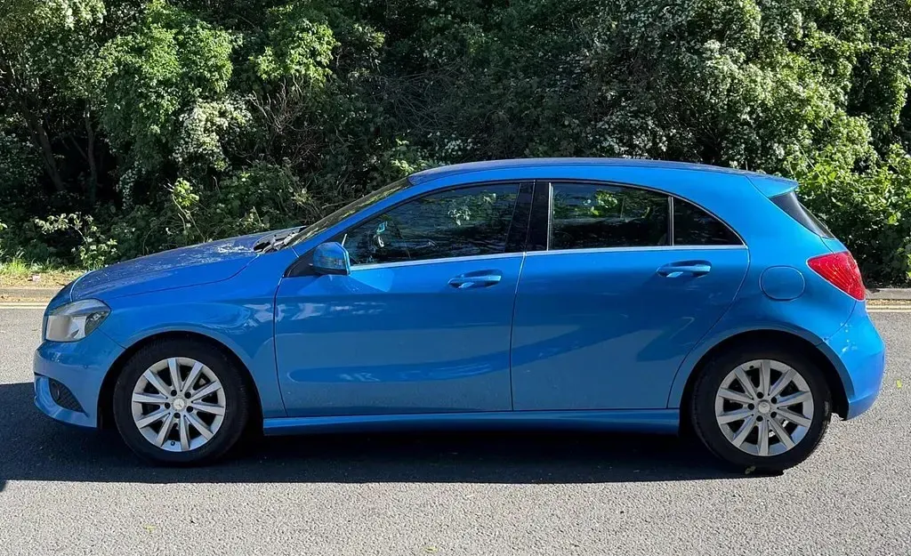 Używany Mercedes A180 SE 2015 Niebieski Hatchback