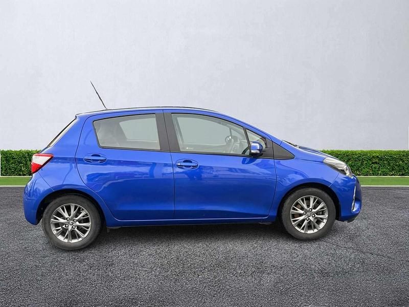Used Toyota Yaris 111 HP (81 kW) 2019 Blue Hatchback
