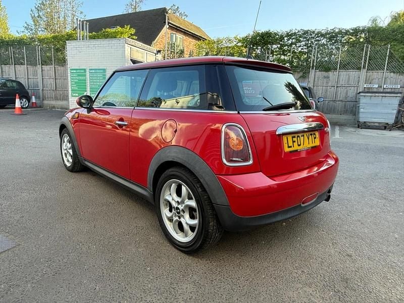 Używany Mini Cooper Hatch 2007 Czerwony Hatchback