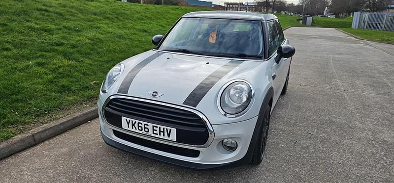 Używany Mini Cooper D Hatch 2016 Srebrny Hatchback