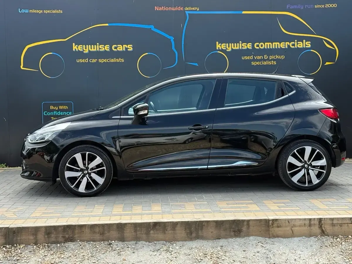 Used Renault Clio IV Dynamique 90 HP (66 kW) 2016 Black Hatchback