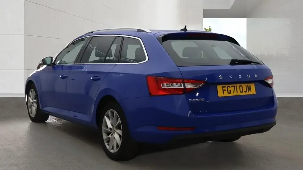Used Skoda Superb SE Technology 150 HP (110 kW) 2022 Blue Estate