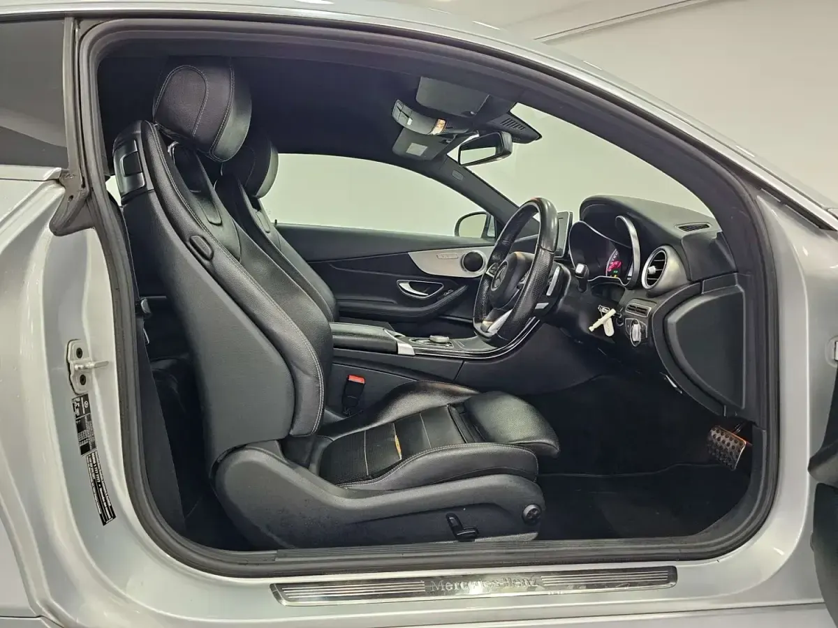 Usado Mercedes C220 AMG line 170 HP (125 kW) 2017 Prateado Coupé