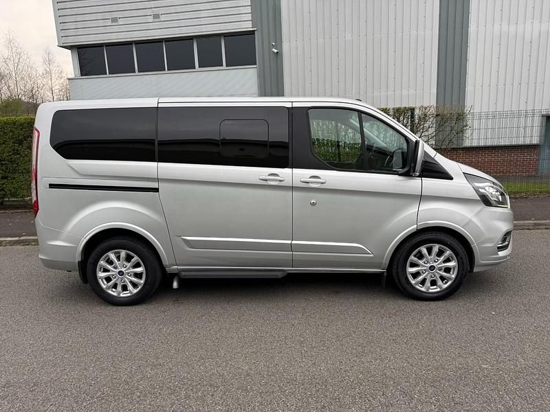 Usado Ford Tourneo Titanium 130 HP (95 kW) 2019 Prateado Monovolume