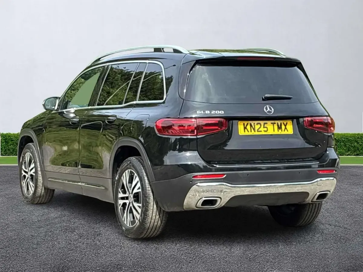 Begagnad Mercedes GLB200 Executive 163 HK (119 kW) 2025 Svart SUV