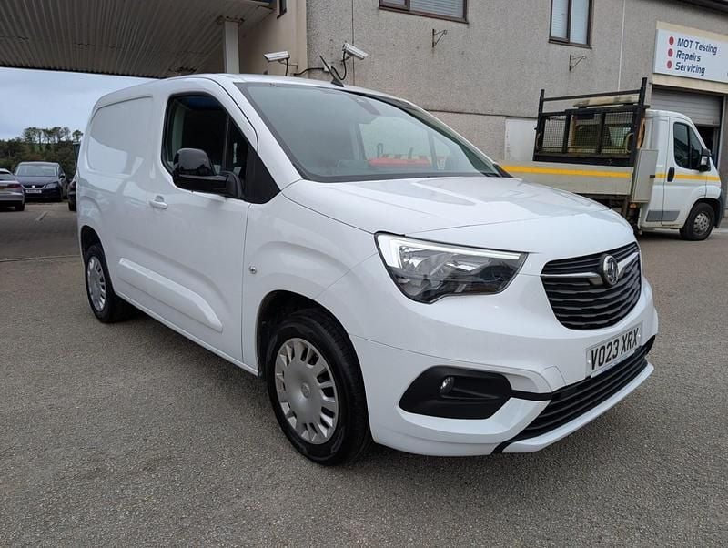 White Used 2023 Vauxhall Combo MPV | £11,995 (Fair price) - Image 1/4
