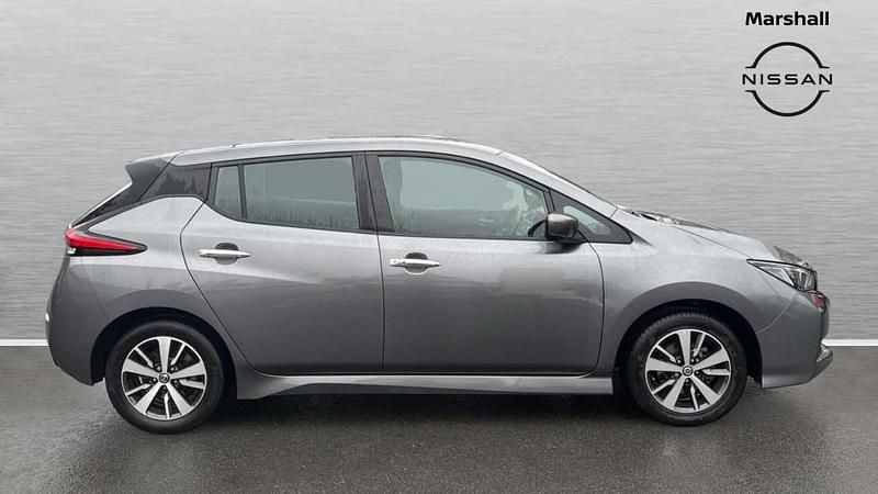 Usado Nissan Leaf Acenta 110 kW (150 HP) 2021 Cinzento Citadino