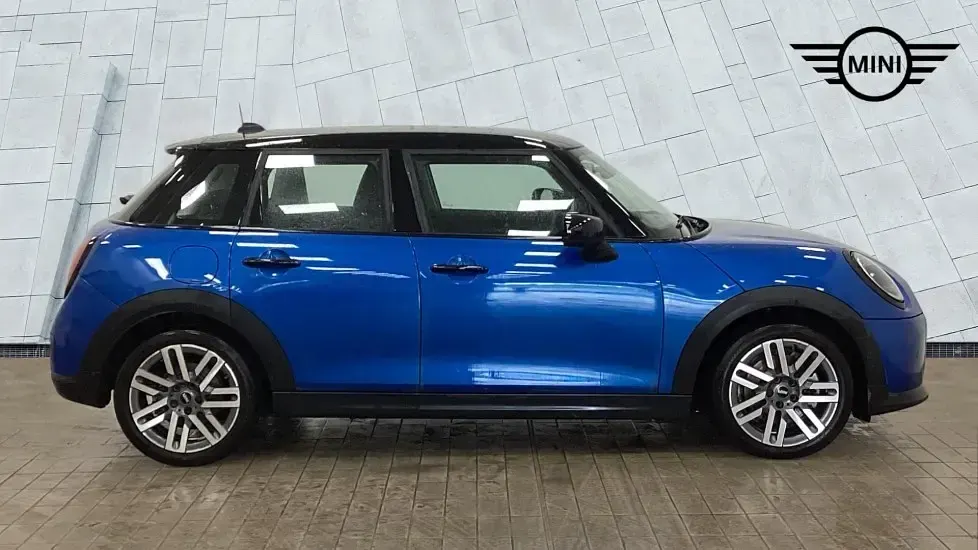 Used Mini Cooper Hatch 113 kW (154 HP) 2025 Blue Hatchback