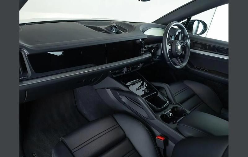 Used Porsche Cayenne 348 HP (255 kW) 2025 Beige SUV