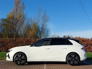 Used Vauxhall Astra 114 kW (156 HP) 2024 White Hatchback