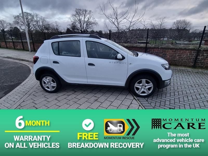 Used Dacia Sandero Lauréate 2015 White Hatchback