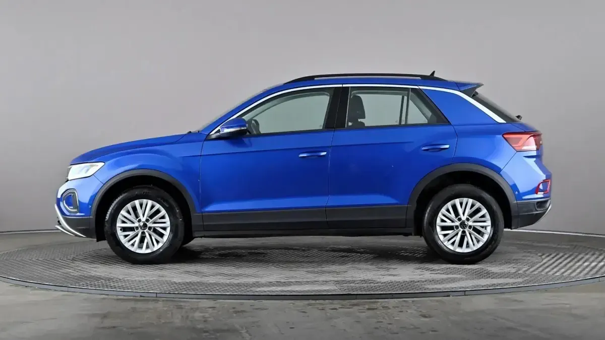 Used VW T-Roc Life 110 HP (80 kW) 2023 Blue SUV
