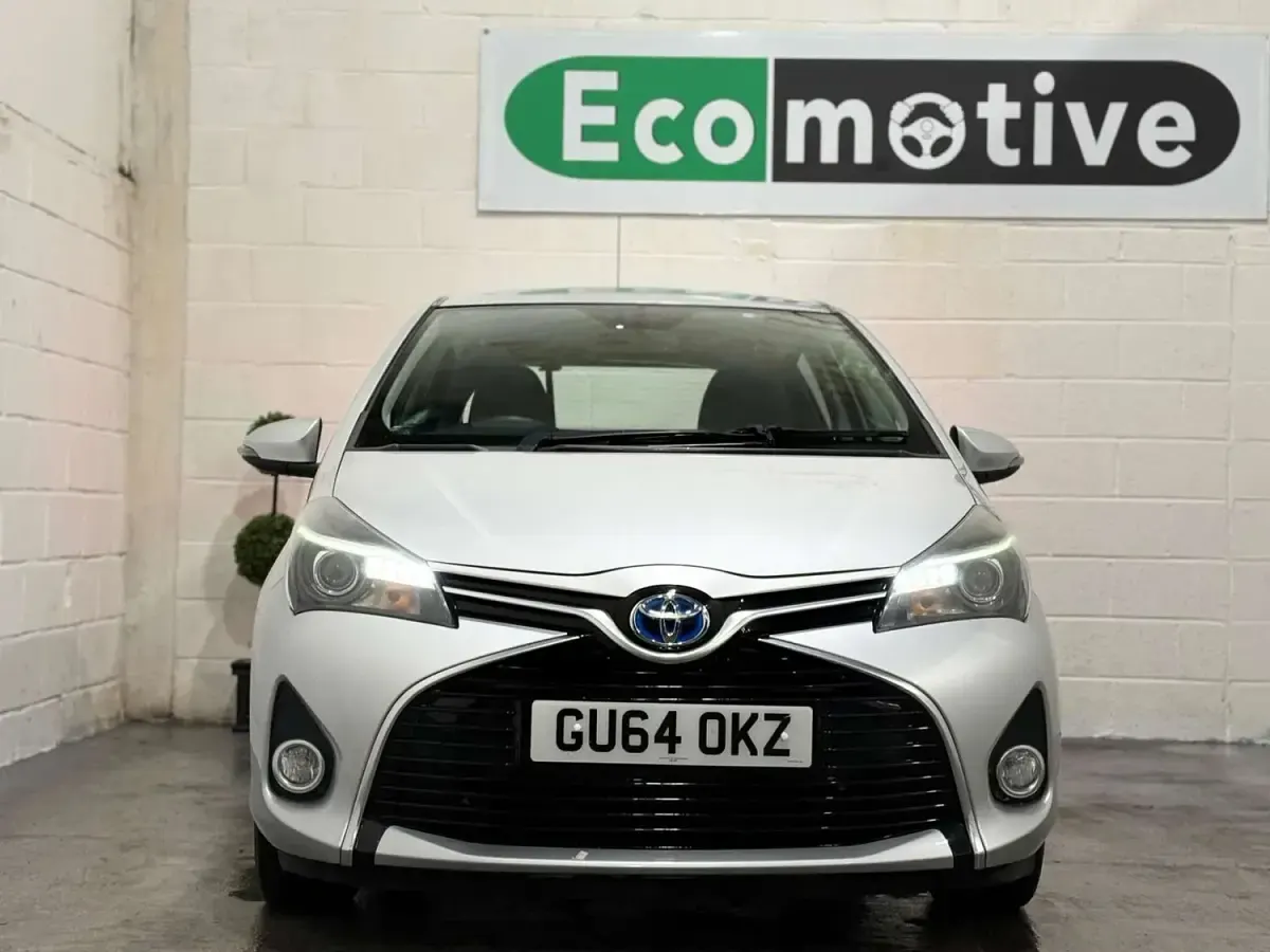 Used Toyota Yaris 101 HP (74 kW) 2014 Silver Hatchback