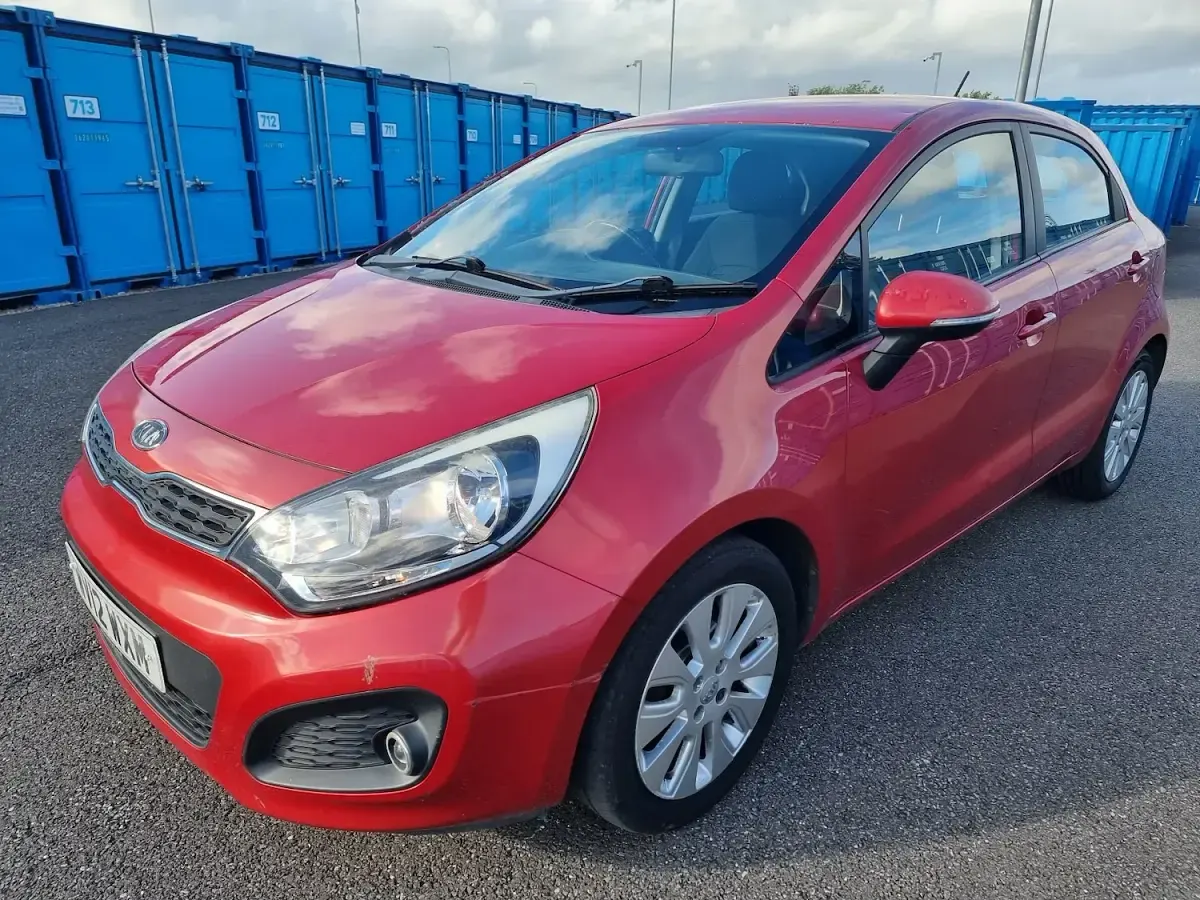 Used Kia Rio 84 HP (61 kW) 2012 Red Hatchback