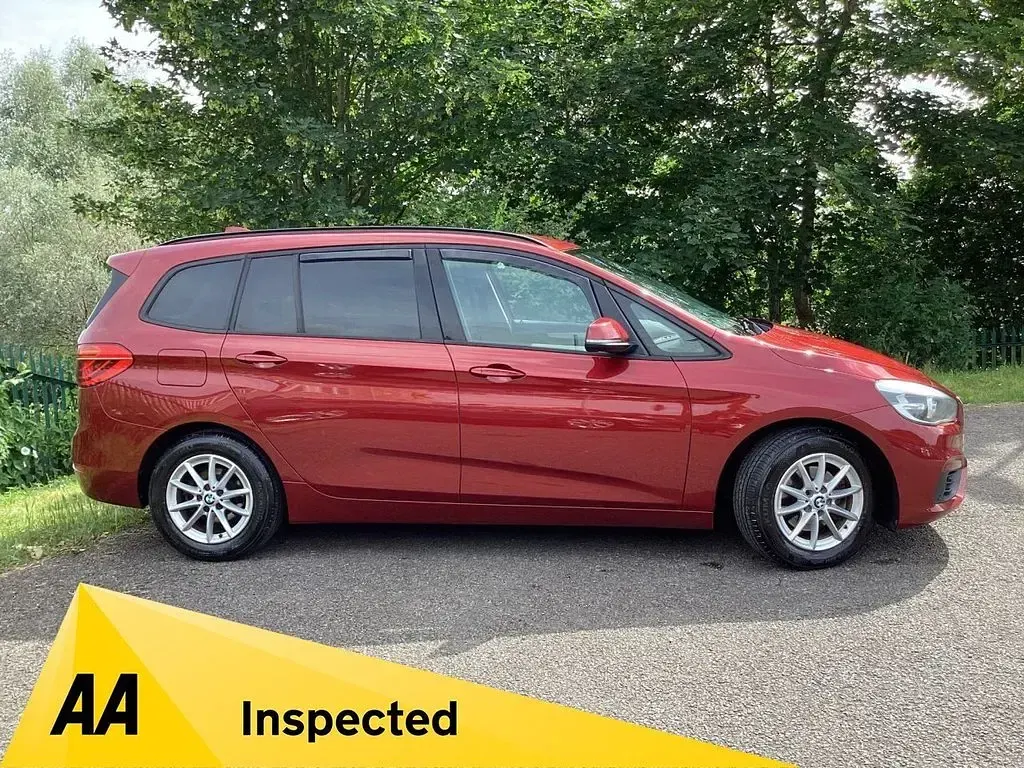 Used BMW 218 Comfort Edition 150 HP (110 kW) 2016 Red MPV