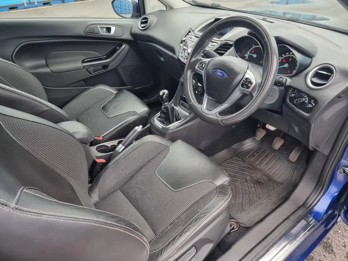 Second-hand Ford Fiesta Titanium X 2013 Albastru Hatchback