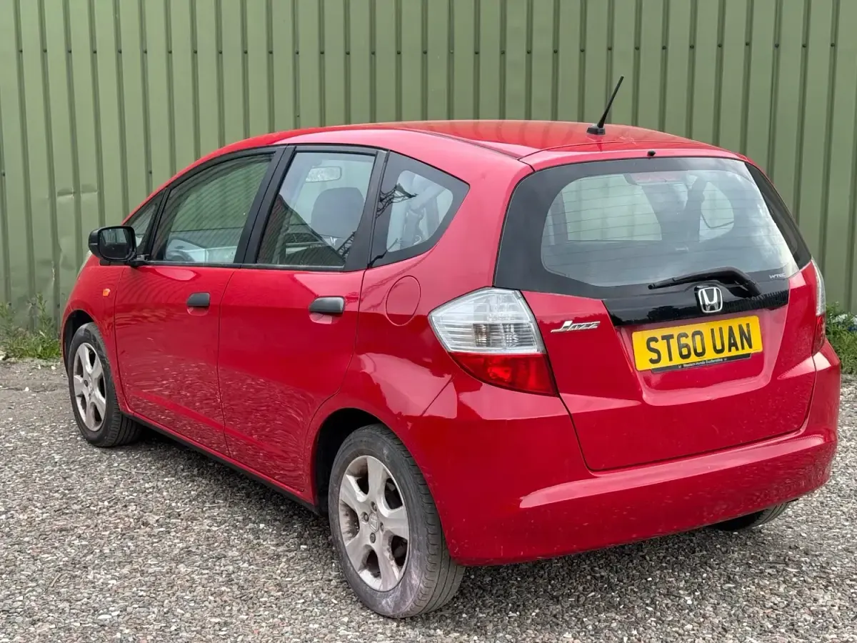Used Honda Jazz SE 90 HP (66 kW) 2010 Red Hatchback