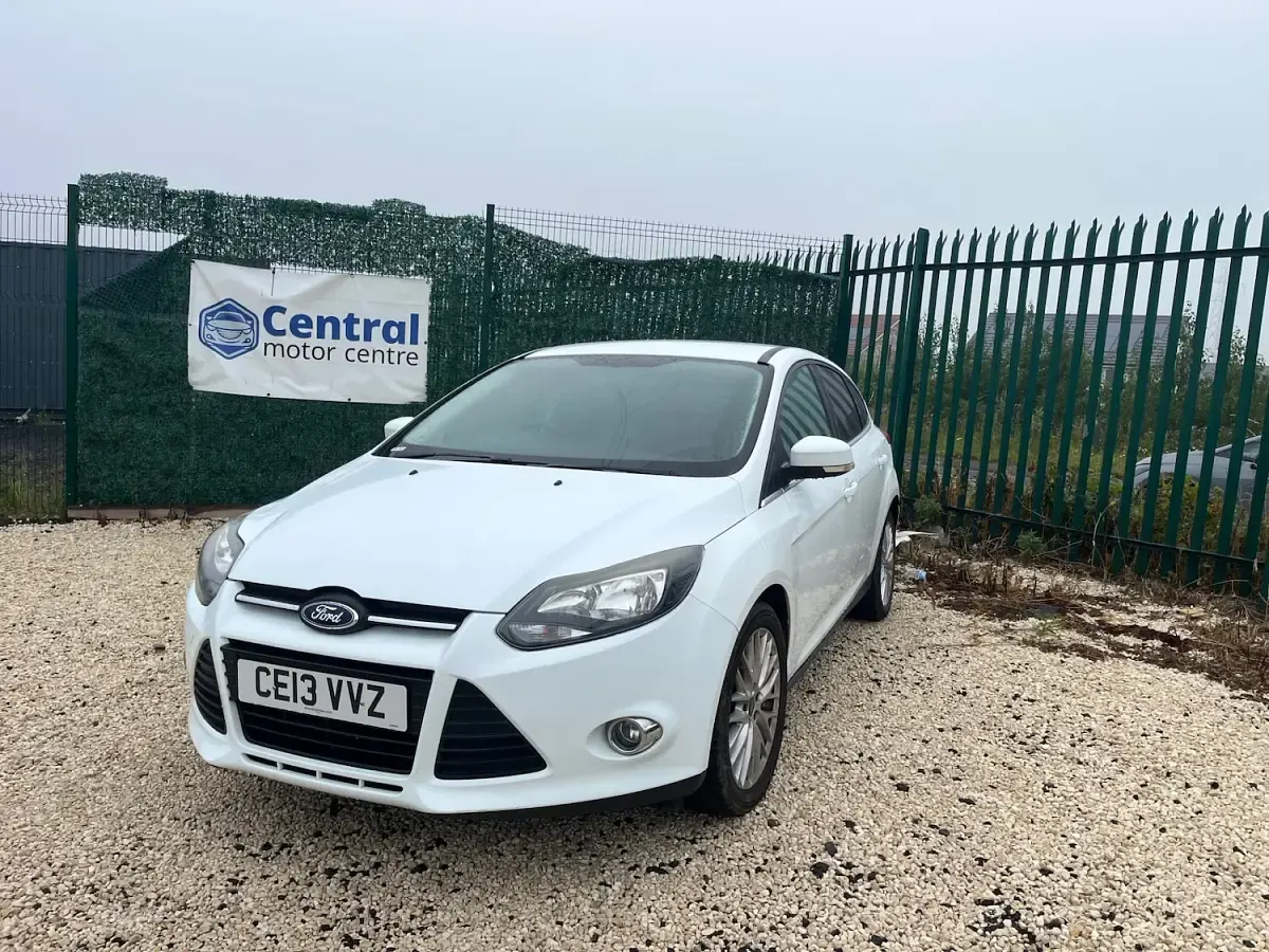 Used Ford Focus Zetec 2013 White Hatchback