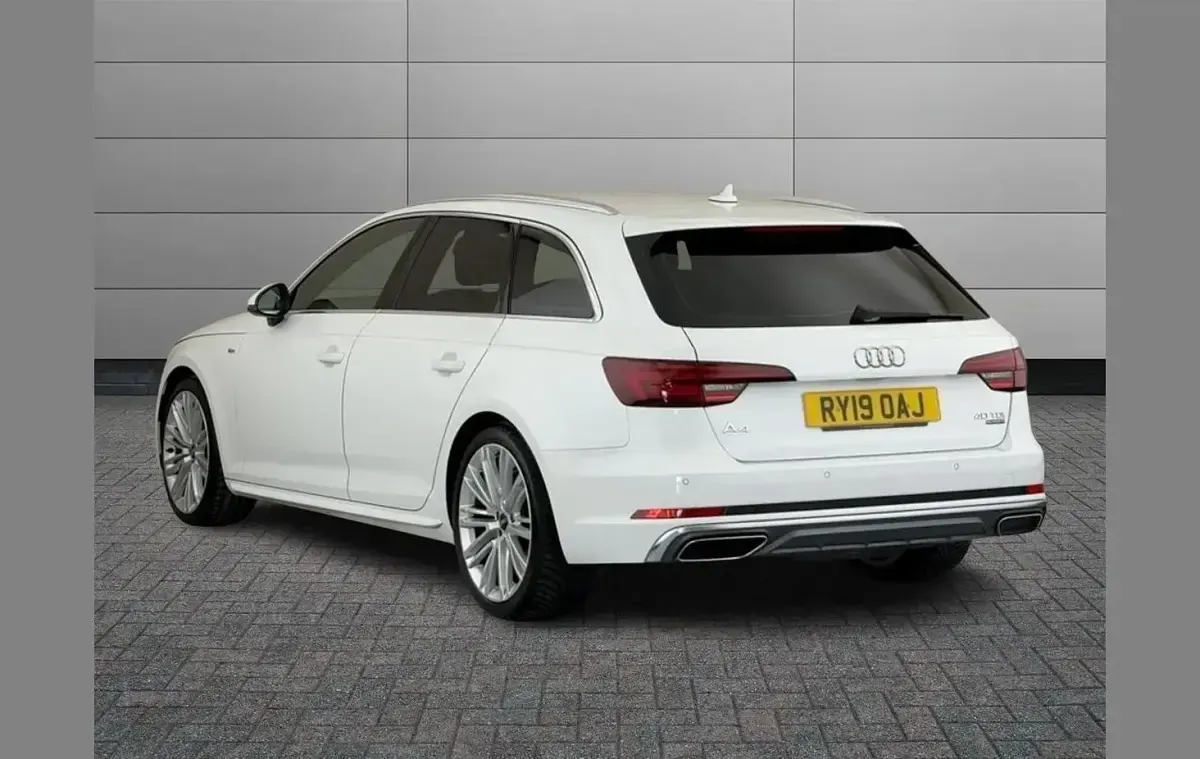 Used Audi A4 S-Line 187 HP (137 kW) 2019 White Estate