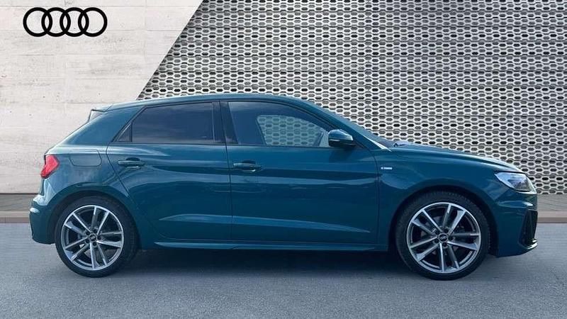 Begagnad Audi A1 Advanced 110 HK (80 kW) 2021 Grön SUV