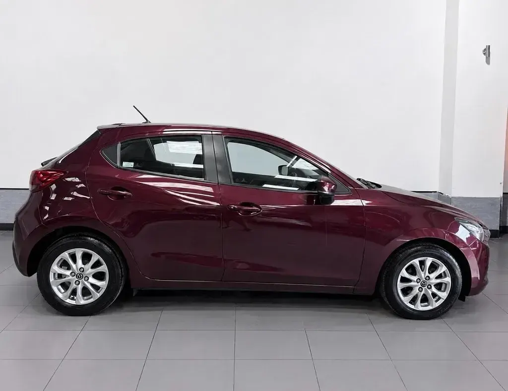 Used Mazda 2 75 HP (55 kW) 2018 Red Hatchback