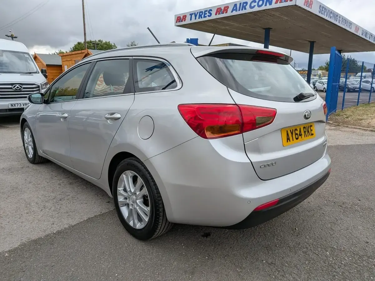 Used Kia Ceed 128 HP (94 kW) 2014 Silver Hatchback